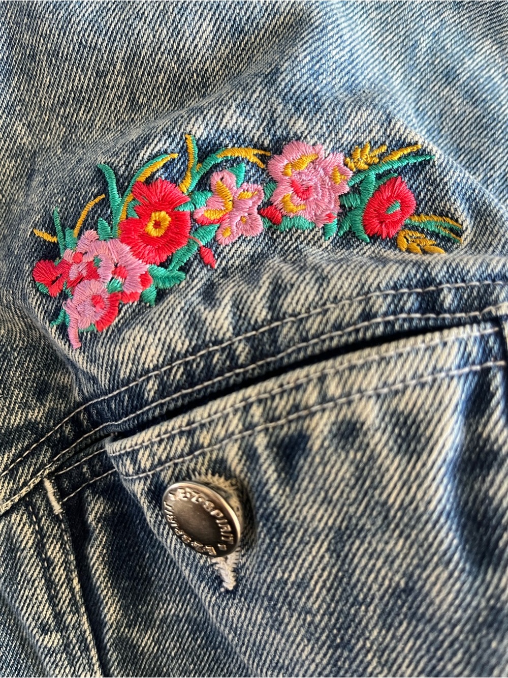 EZ Spirit Vintage embroidered denim jacket - Picture 6 of 7